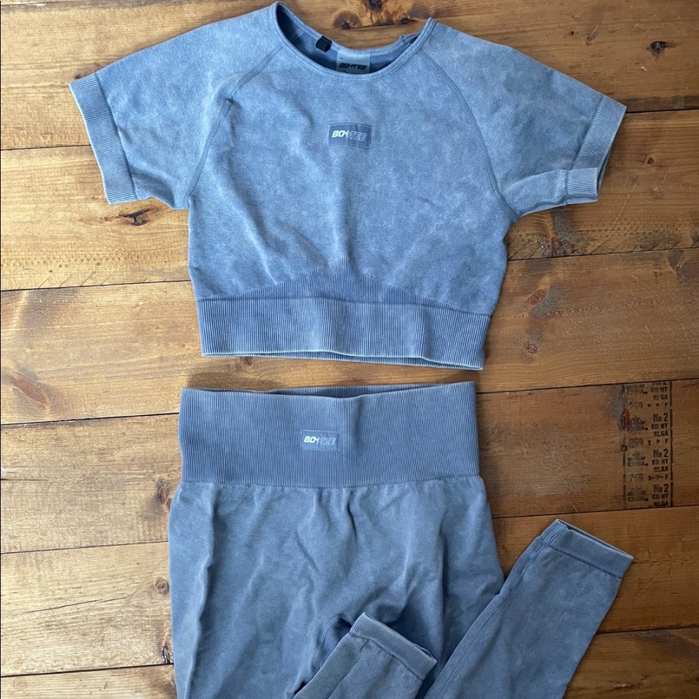 Bo + Tee Size Small 2 Piece Legging & Crop Top Set!